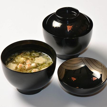Kanazawa Hakuchoro Hotel Sanraku -Natural Hot Spring- Exterior foto A chawan (left), chawanmushi (middle), and a chashaku (right)
