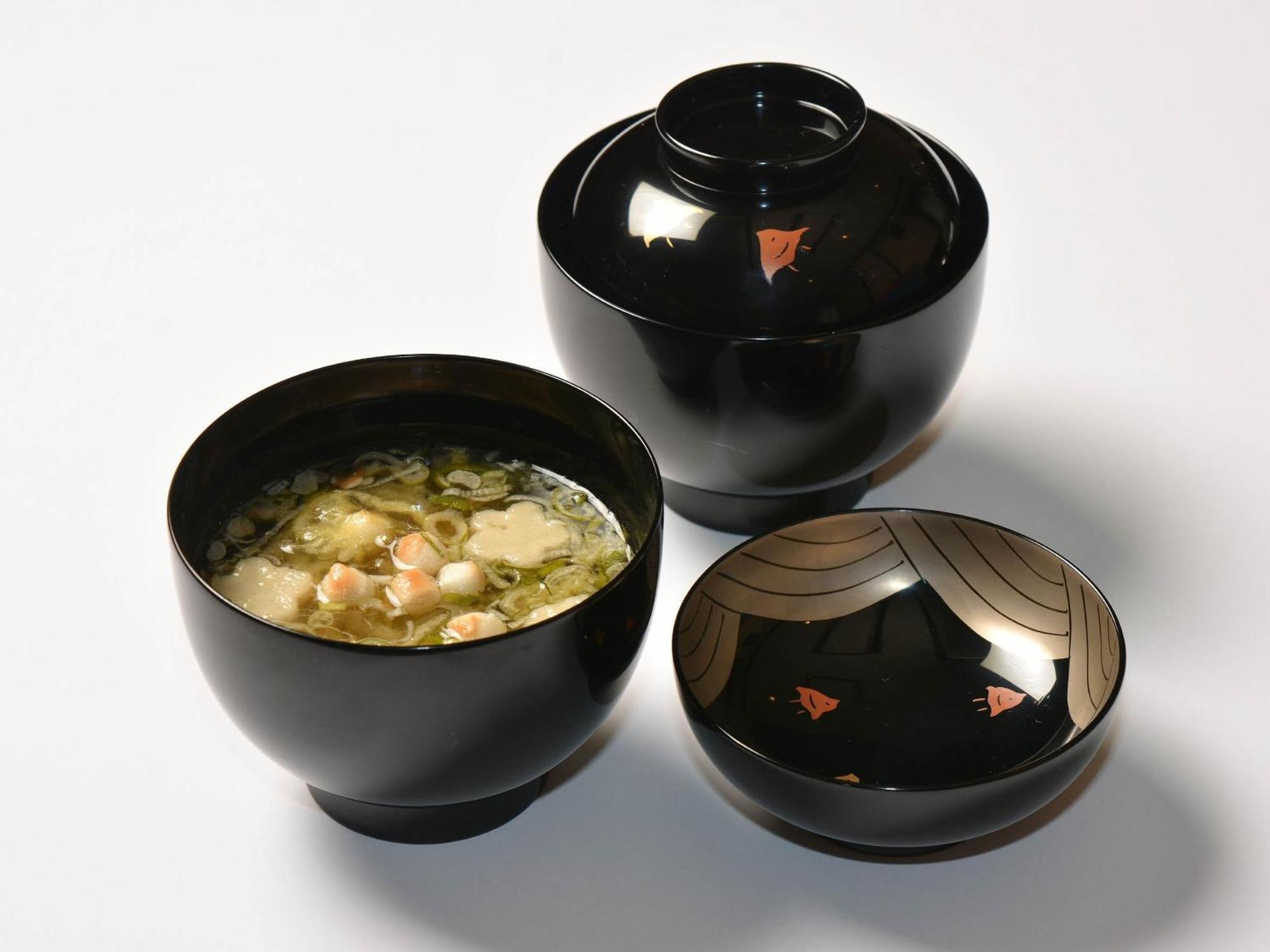 Kanazawa Hakuchoro Hotel Sanraku -Natural Hot Spring- Exterior foto A chawan (left), chawanmushi (middle), and a chashaku (right)